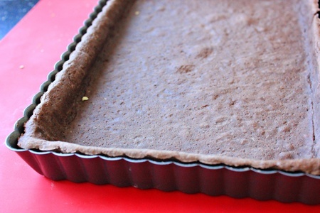 Шоколадный тарт с мятной панакотой и красной смородиной: шаг 9