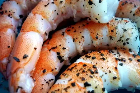 Гаспачо  с  креветками и авокадо,с миндальной ноткой: шаг 1