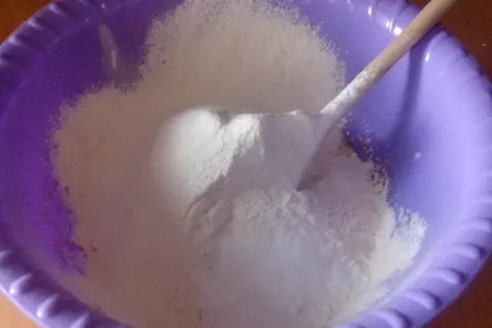 Пирог с творогом  и черносливом: шаг 2