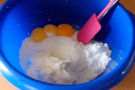 Пирог с творогом  и черносливом: шаг 4