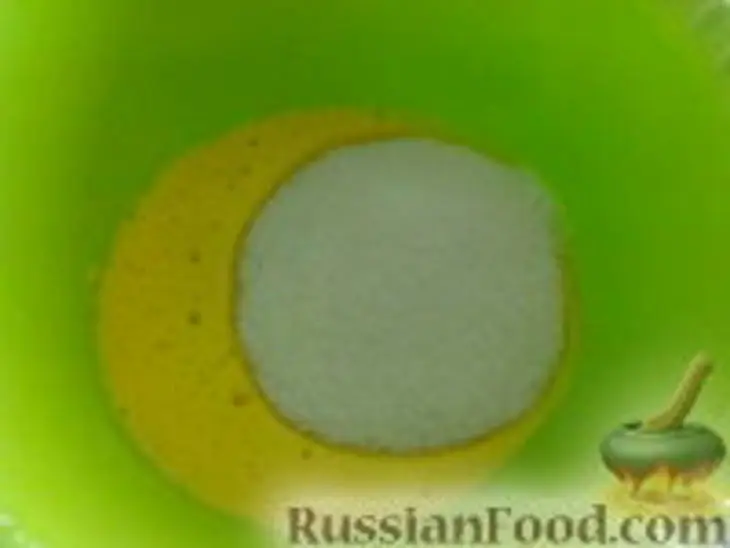 Пирог с ревенем и мягким безе: шаг 2