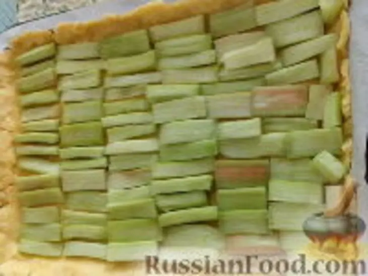 Пирог с ревенем и мягким безе: шаг 6