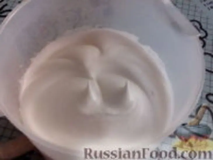 Пирог с ревенем и мягким безе: шаг 7