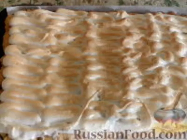 Пирог с ревенем и мягким безе: шаг 9