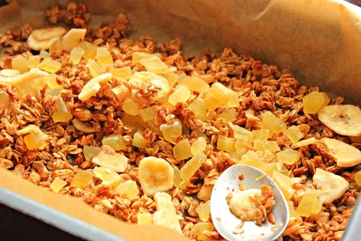 Завтрак с облегченной домашней гранолой и дынными шариками: шаг 7