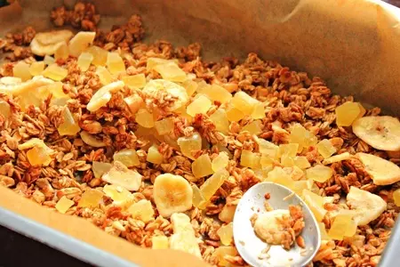 Завтрак с облегченной домашней гранолой и дынными шариками: шаг 7