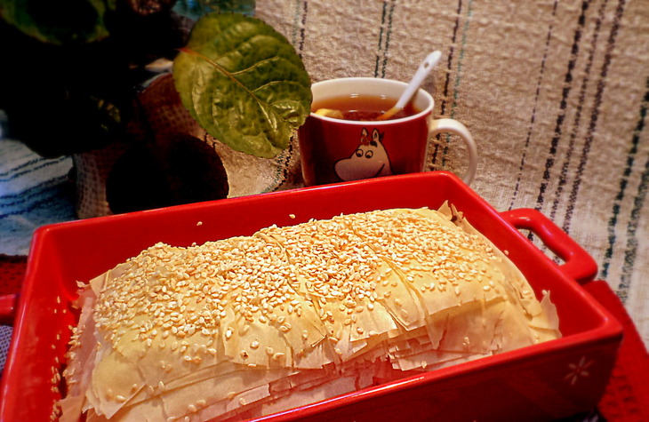 Наш сытный  любимый завтрак- пирог из теста фило с семгой!: шаг 7