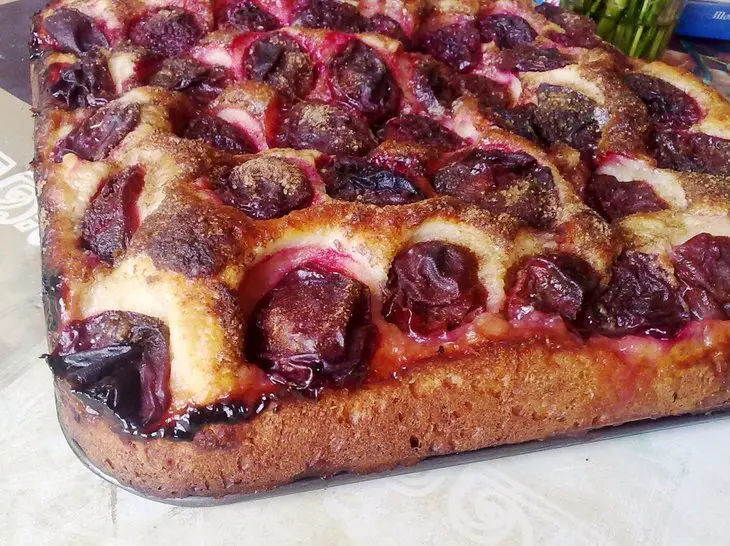 Zwetchgenkuchen - баварский сливовый пирог: шаг 8