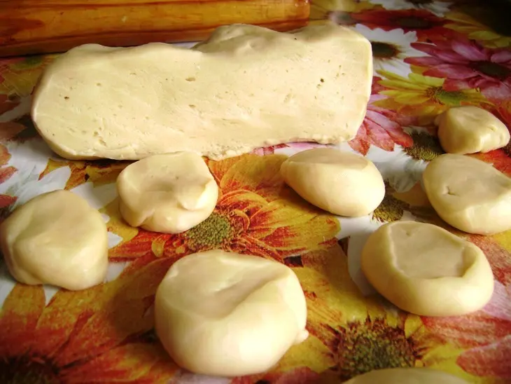 Мантошки с сыром, зеленью и куриным филе.: шаг 2