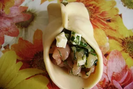 Мантошки с сыром, зеленью и куриным филе.: шаг 3