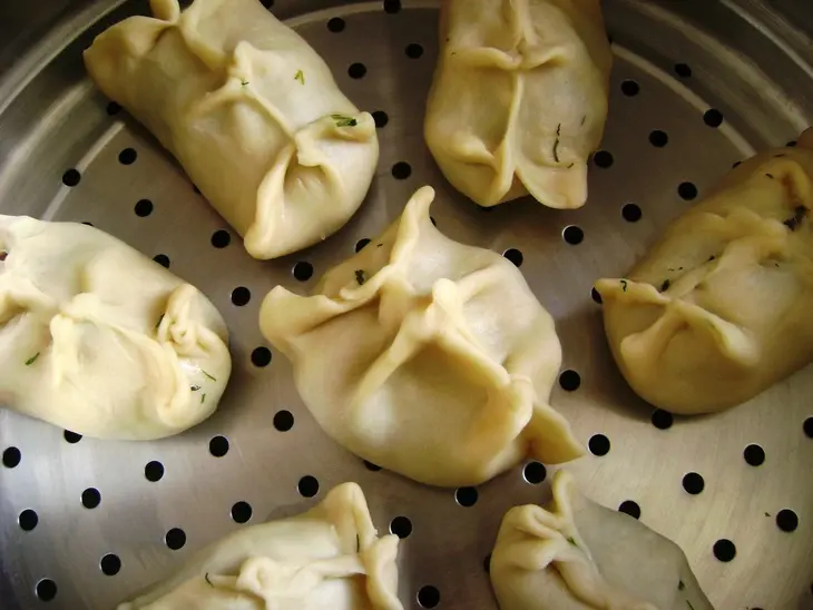 Мантошки с сыром, зеленью и куриным филе.: шаг 4
