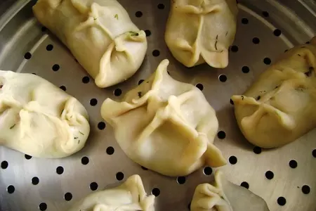 Мантошки с сыром, зеленью и куриным филе.: шаг 4