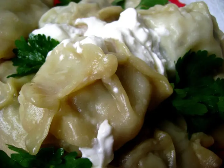 Мантошки с сыром, зеленью и куриным филе.: шаг 6