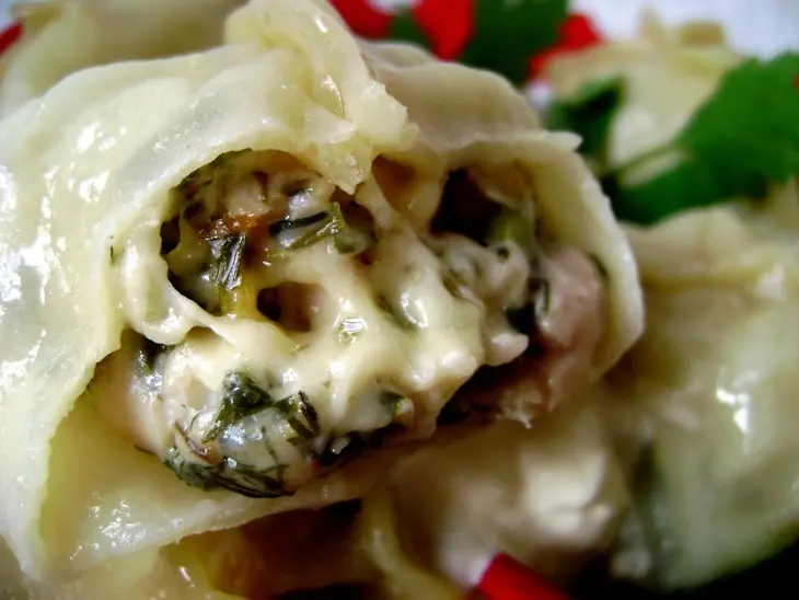 Мантошки с сыром, зеленью и куриным филе.: шаг 7