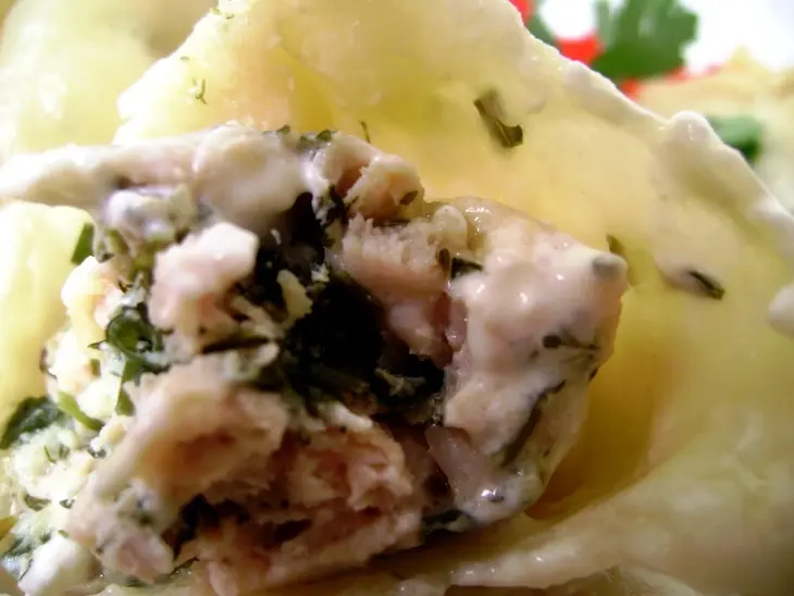 Мантошки с сыром, зеленью и куриным филе.: шаг 8