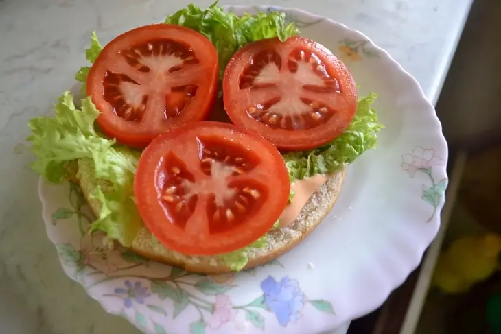 Гамбургер с куриной котлетой: шаг 5