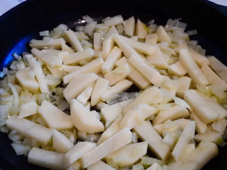 Суп пюре из моркови с сыром.: шаг 1