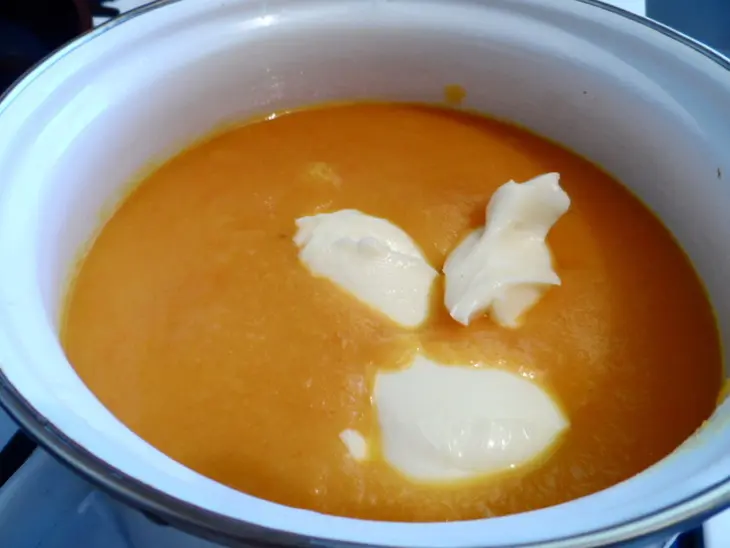 Суп пюре из моркови с сыром.: шаг 4