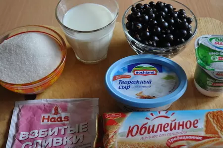 Летний десерт со смородиной и печеньем.: шаг 1
