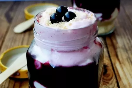 Летний десерт со смородиной и печеньем.: шаг 8