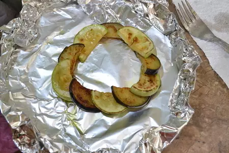 "эскимо" из курицы с грибами и пармезаном, с рататуем и овощной сальсой.: шаг 1