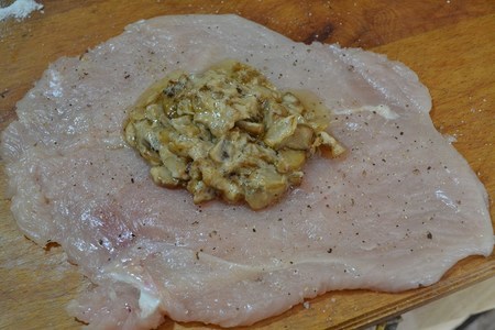 "эскимо" из курицы с грибами и пармезаном, с рататуем и овощной сальсой.: шаг 4