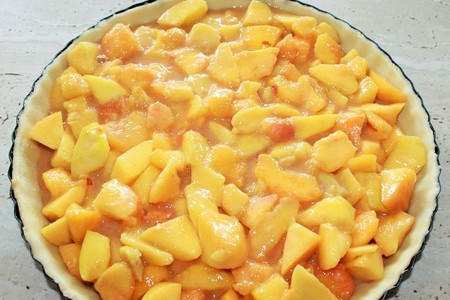 Пирог с манго и персиками: шаг 5