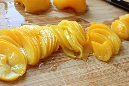 Творожники с кокосом и персиками: шаг 6