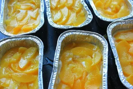 Творожники с кокосом и персиками: шаг 7