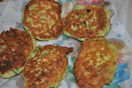 Оладьи из цукини с сырно-чесночным соусом.: шаг 4
