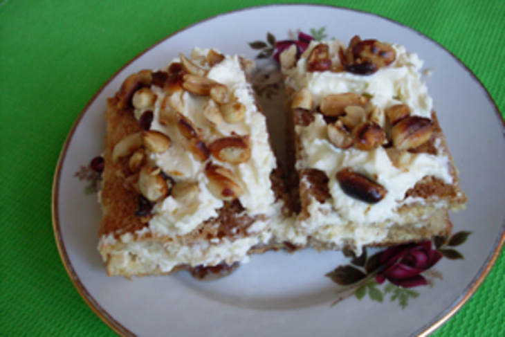 Бисквитные  пирожные со взбитыми сливками и орешками: шаг 9