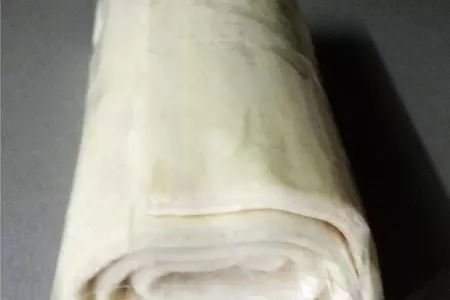 Слоеные рулетики с брынзой: шаг 1