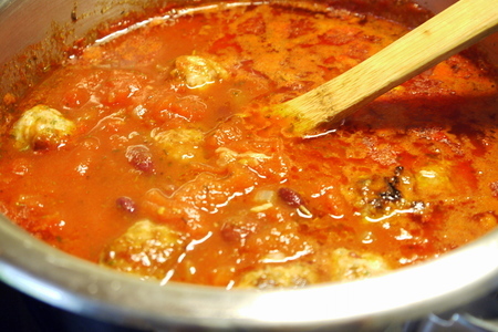 Средиземноморский томатный супчик с фасолью и фрикадельками: шаг 6