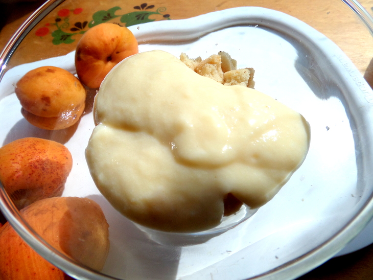 Десерт с абрикосами и яичным кремом: шаг 7