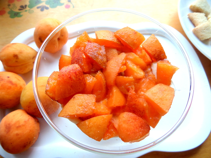 Десерт с абрикосами и яичным кремом: шаг 8