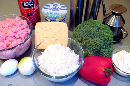 Тефтели из индейки,запеченные с брокколи в томатно-сметанном соусе: шаг 1