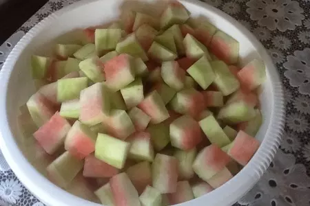 Цукаты из арбузных корок: шаг 3