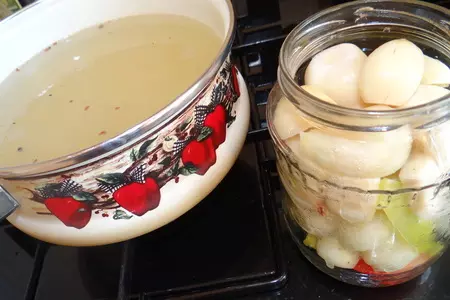 Маринованный лук с чесноком: шаг 3