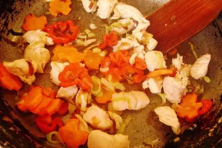 Супчик-голубчик с курочкой,  овощами и вермишелью.: шаг 3