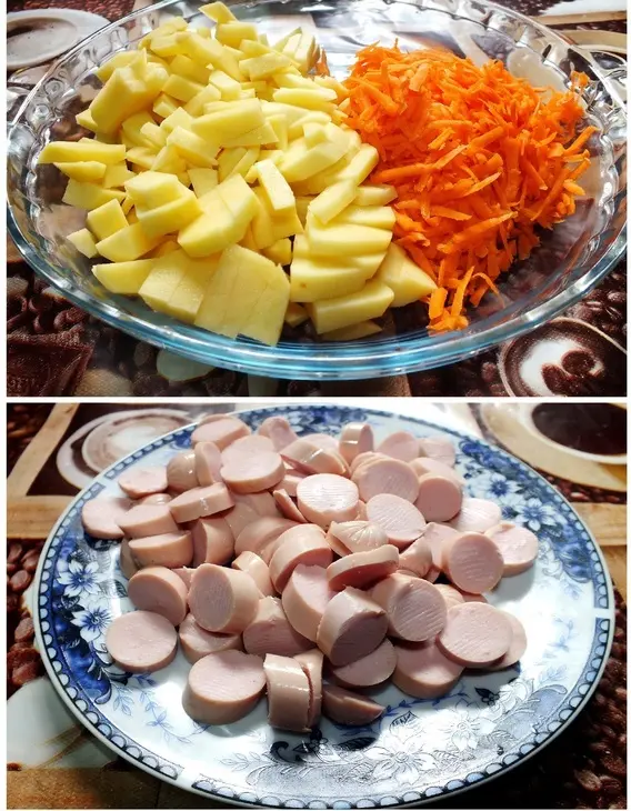 Супчик с сосисками и сырными клецками: шаг 1