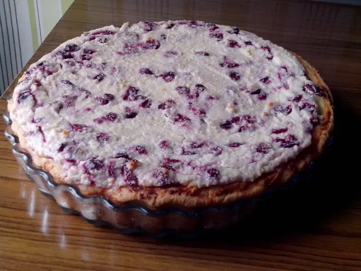 Пирог с вишней и творожным кремом: шаг 10