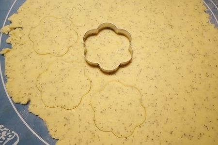 Лимонно-маковое печенье с прослойкой из сливочного сыра: шаг 6
