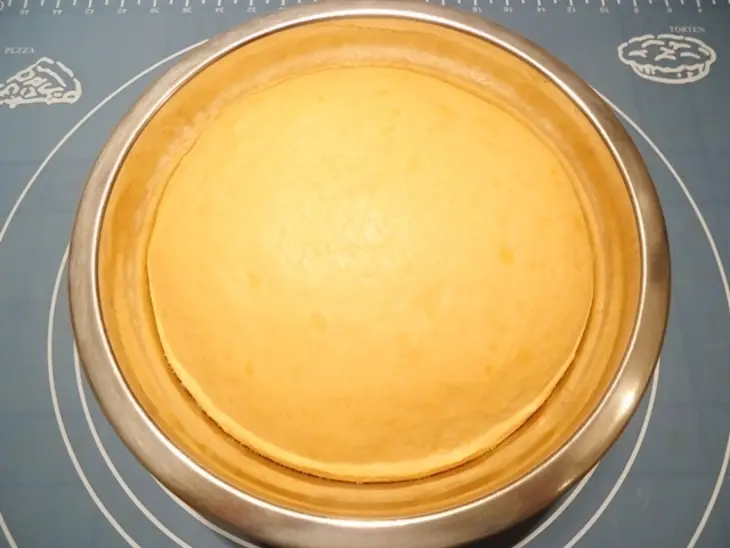 Томатный хлеб с чесноком, сыром и зеленью: шаг 6