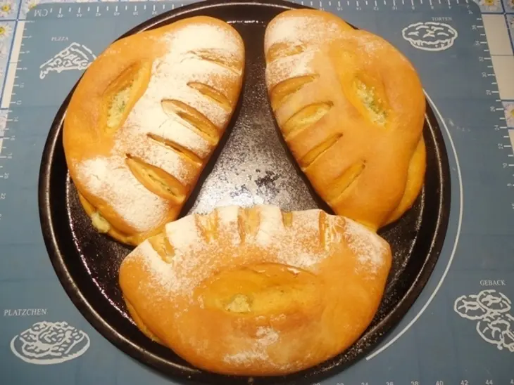 Томатный хлеб с чесноком, сыром и зеленью: шаг 14