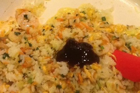 Жареный рис с креветками, завернутый в омлет: шаг 7