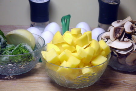 Иберийская тортилья (картофельный омлет) со шпинатом и грибами: шаг 1