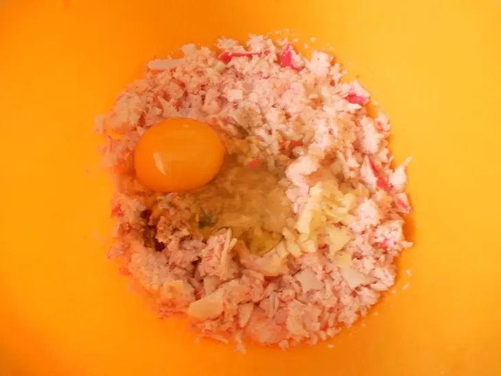 Биточки из креветок и крабового мяса с рисом: шаг 4