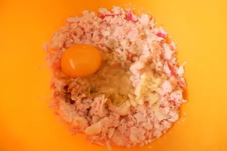 Биточки из креветок и крабового мяса с рисом: шаг 4