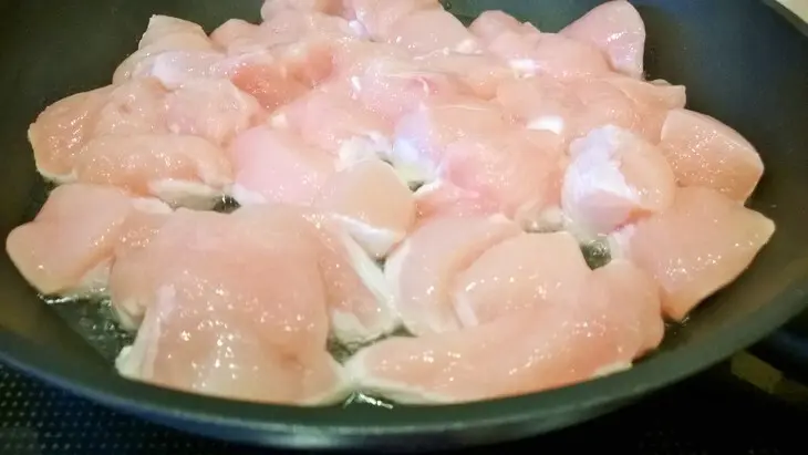 Киш с курицей, перцем и вялеными томатами: шаг 5