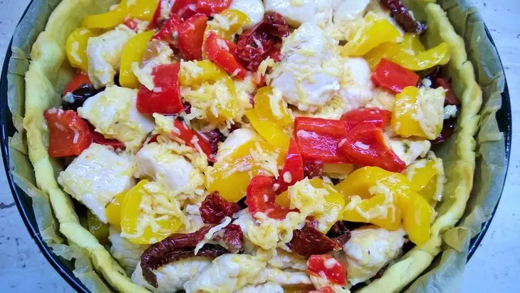 Киш с курицей, перцем и вялеными томатами: шаг 9